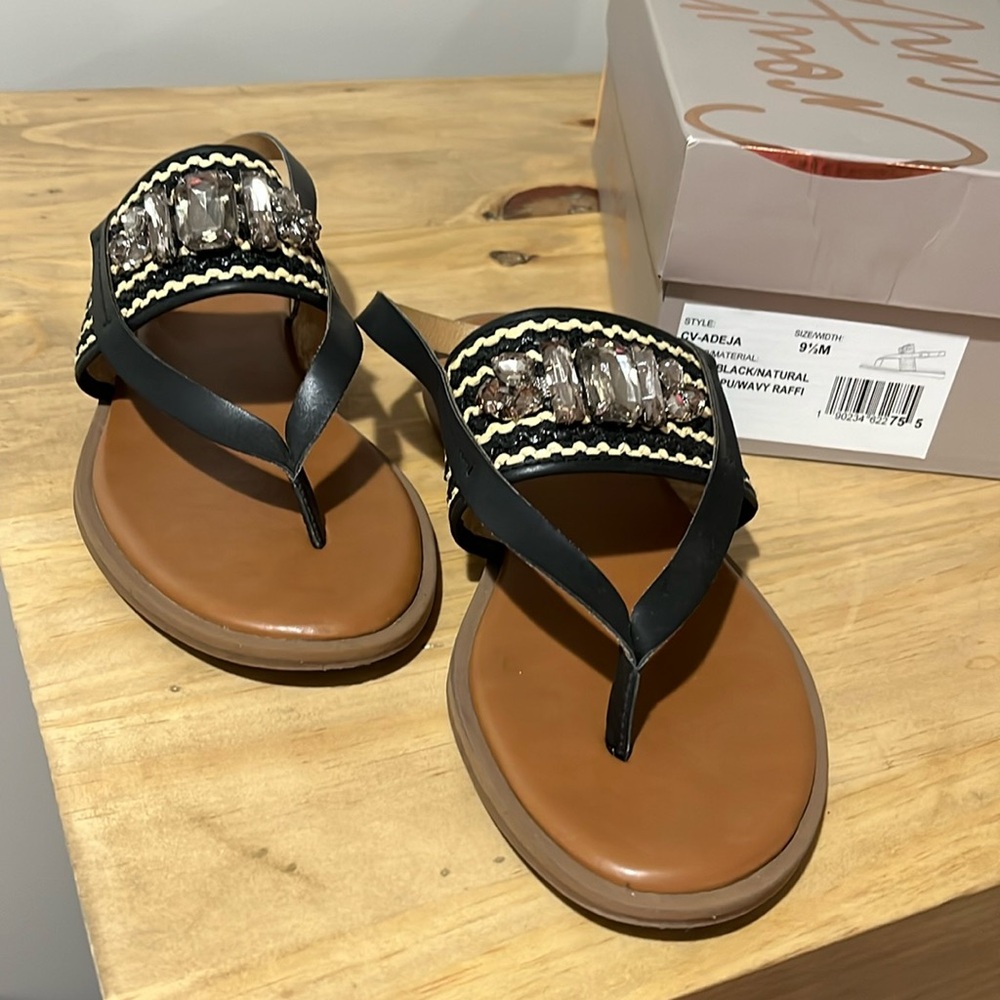 EUC Crown Vintage Sz 9.5 women’s sandals